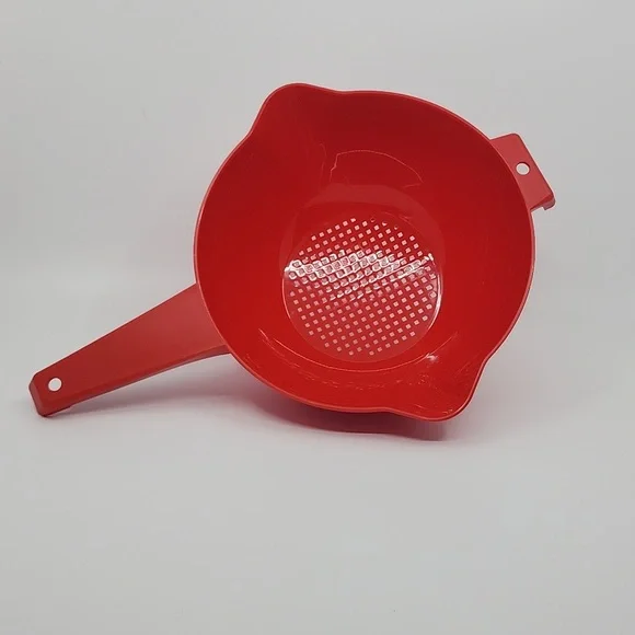 Tupperware Large Red Strainor New - Picture 2 of 5